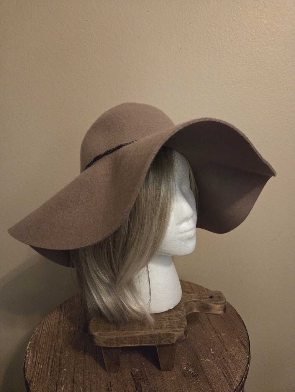 TARGET Euro Summer 100% Wool Tan Chain Accent Wide Brim Floppy Sun Hat Womens OS
